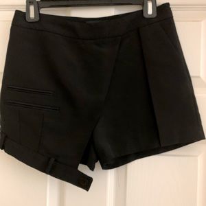 Stylish black shorts by I.L.M.N.E. Size S